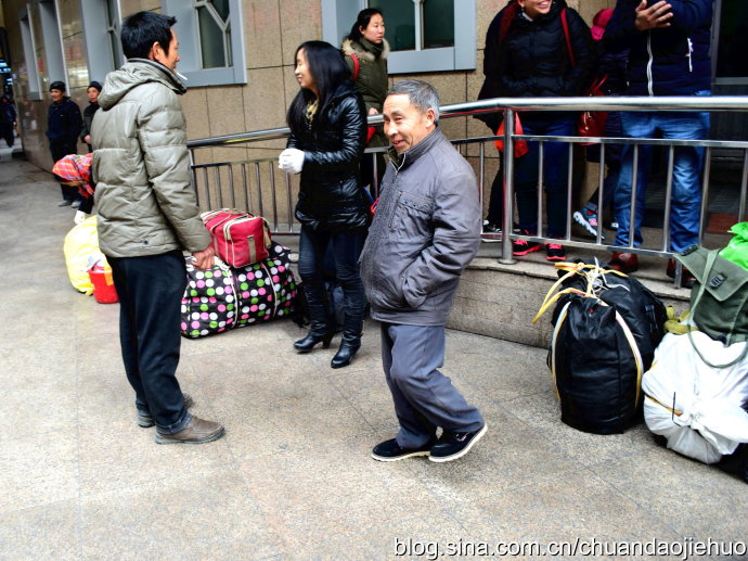 【纪实拍摄】春运，北京西客站，看农民工艰难的回家路